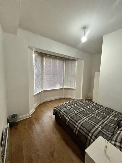Leicester Spacious Flat With Free Parking Экстерьер фото