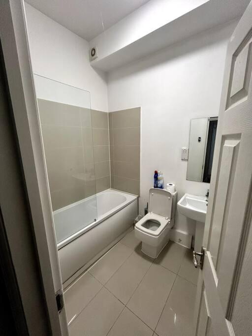 Leicester Spacious Flat With Free Parking Экстерьер фото